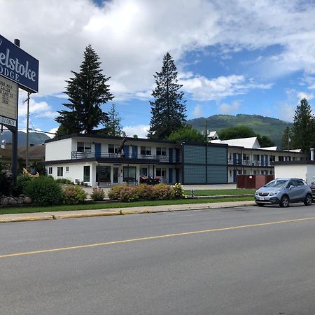 Revelstoke Lodge Exterior photo