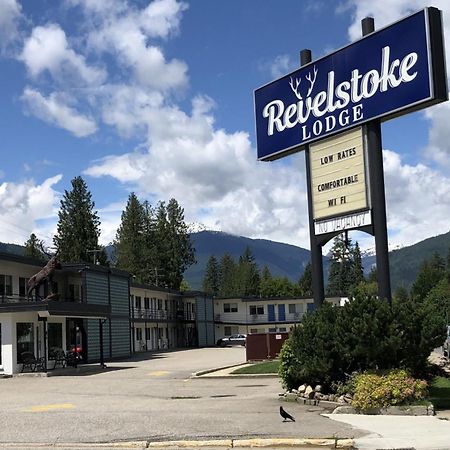 Revelstoke Lodge Exterior photo