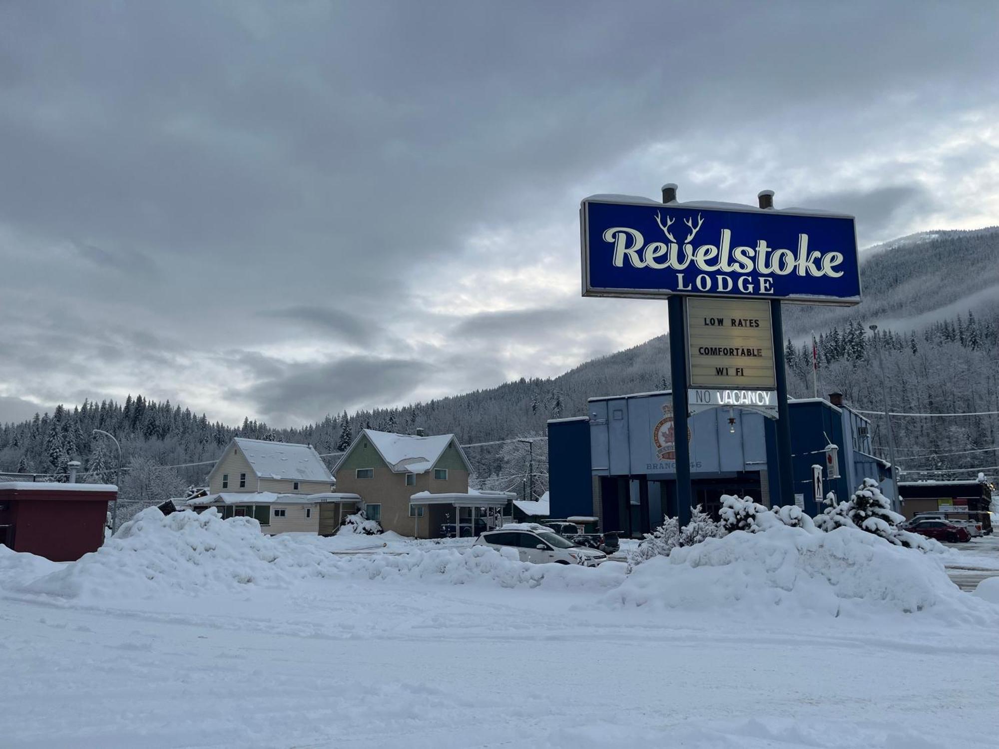 Revelstoke Lodge Exterior photo