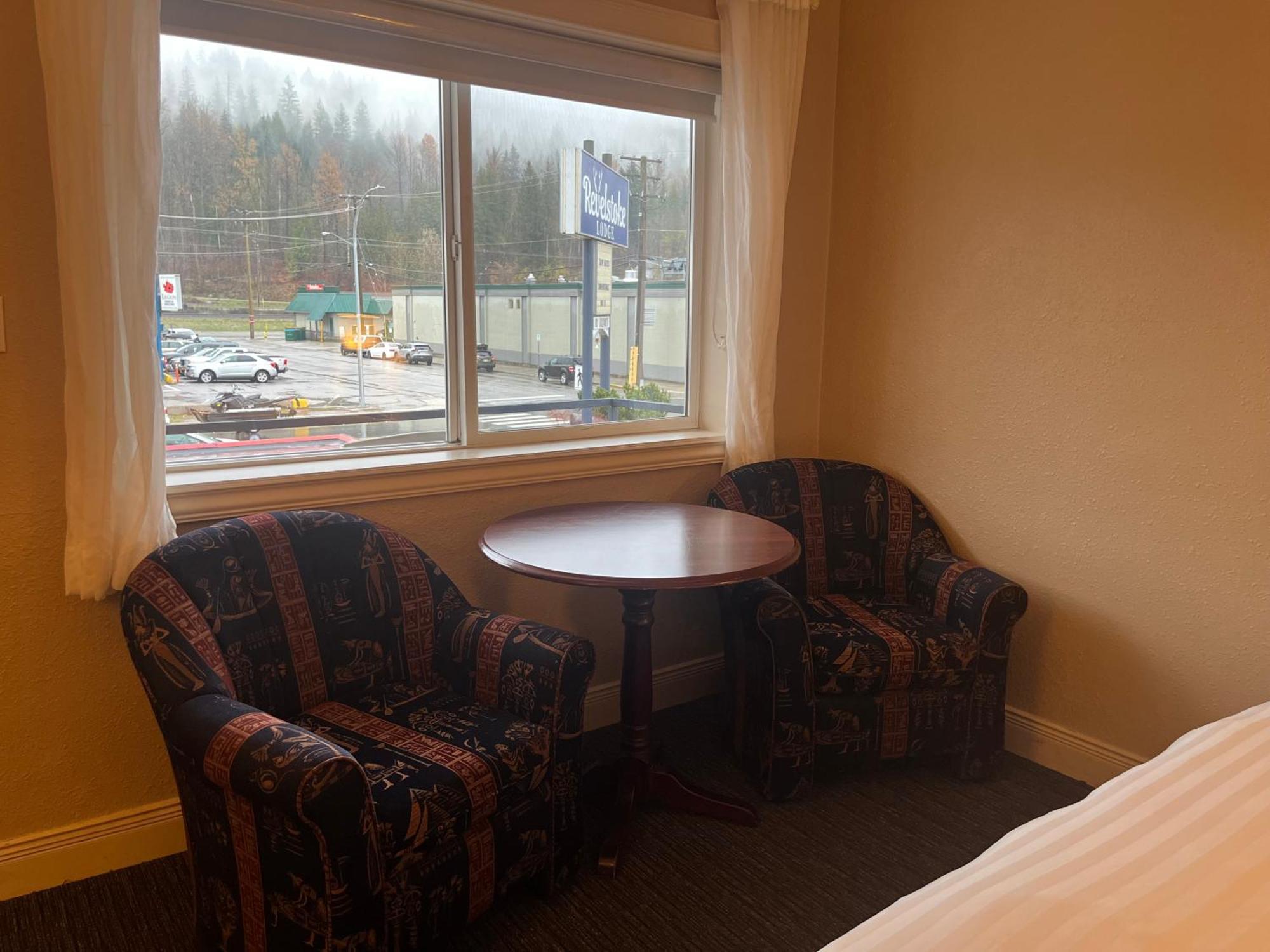 Revelstoke Lodge Exterior photo