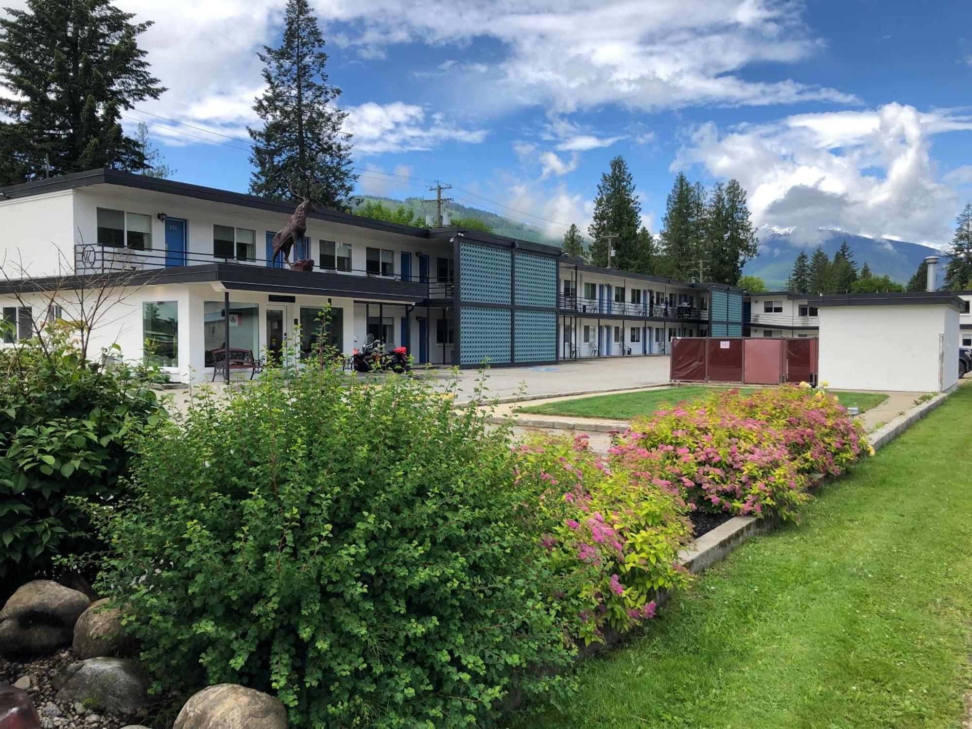 Revelstoke Lodge Exterior photo