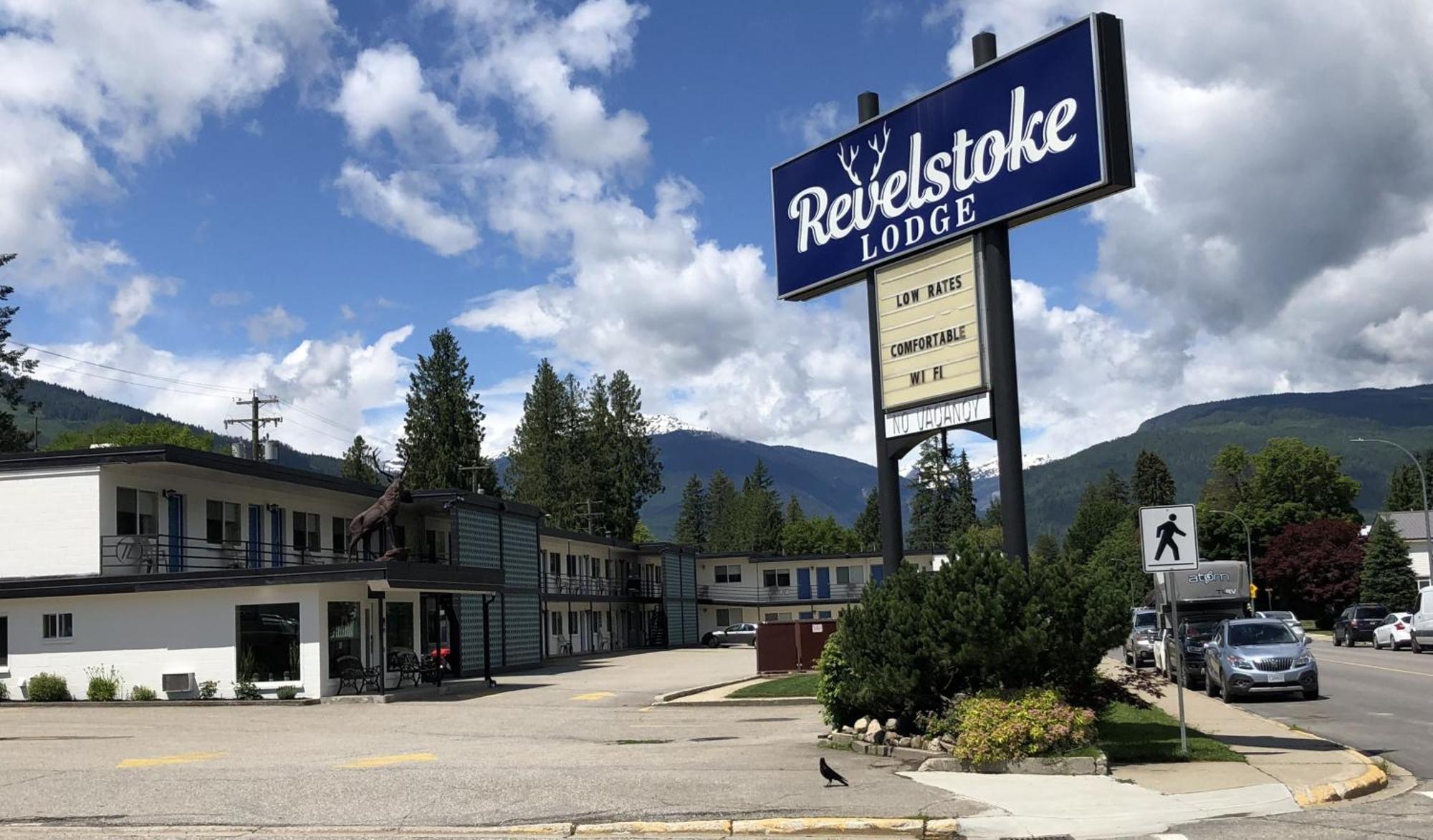 Revelstoke Lodge Exterior photo