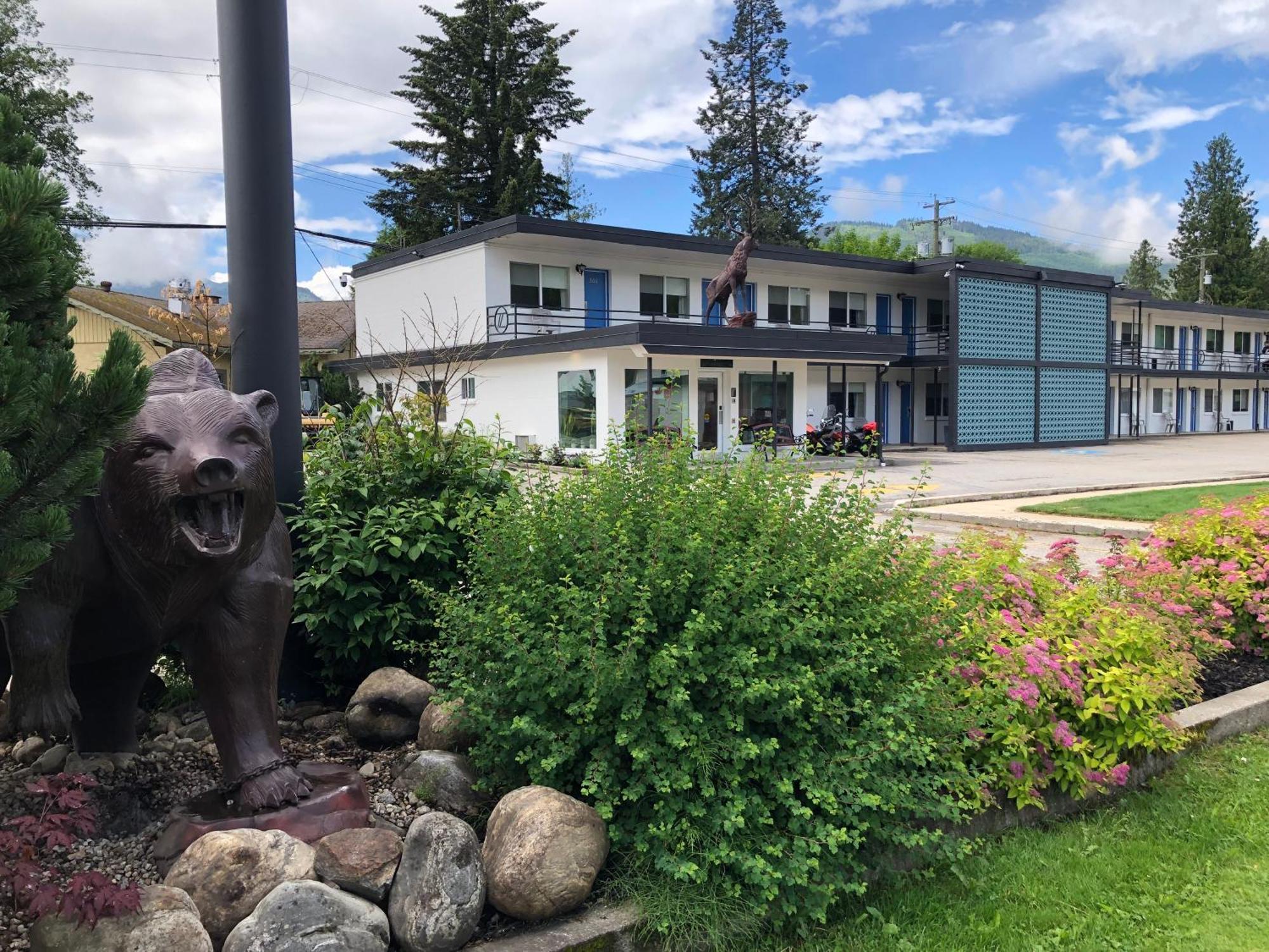 Revelstoke Lodge Exterior photo