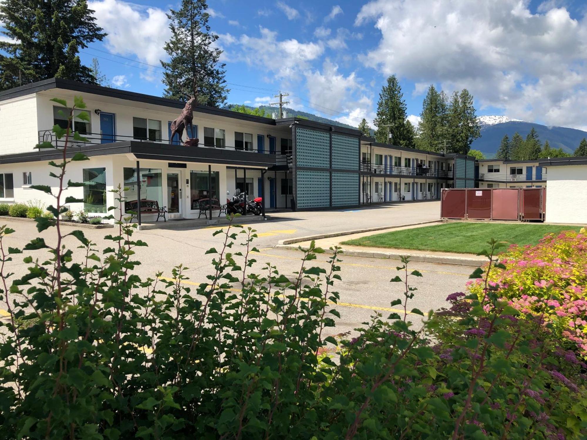 Revelstoke Lodge Exterior photo