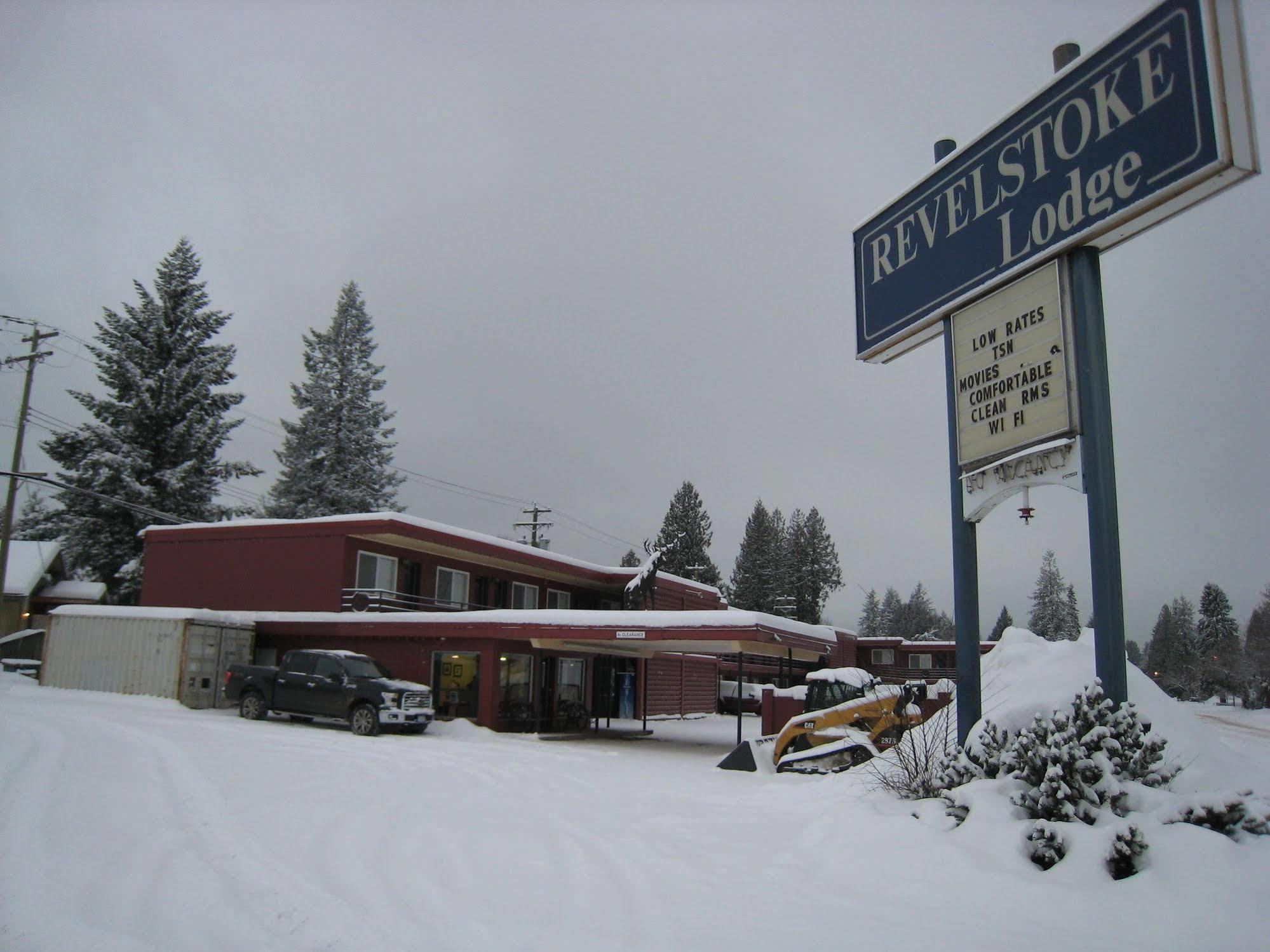 Revelstoke Lodge Exterior photo