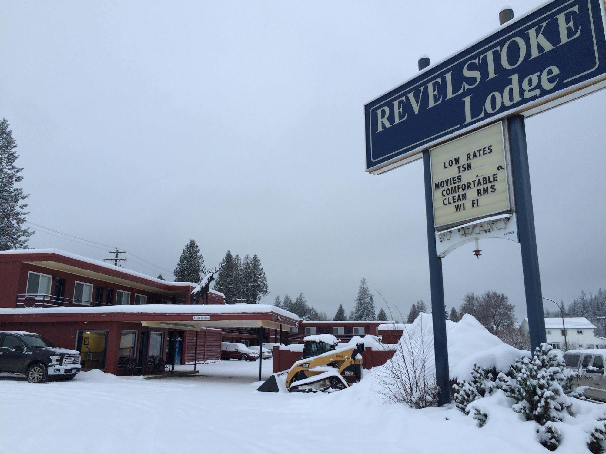 Revelstoke Lodge Exterior photo