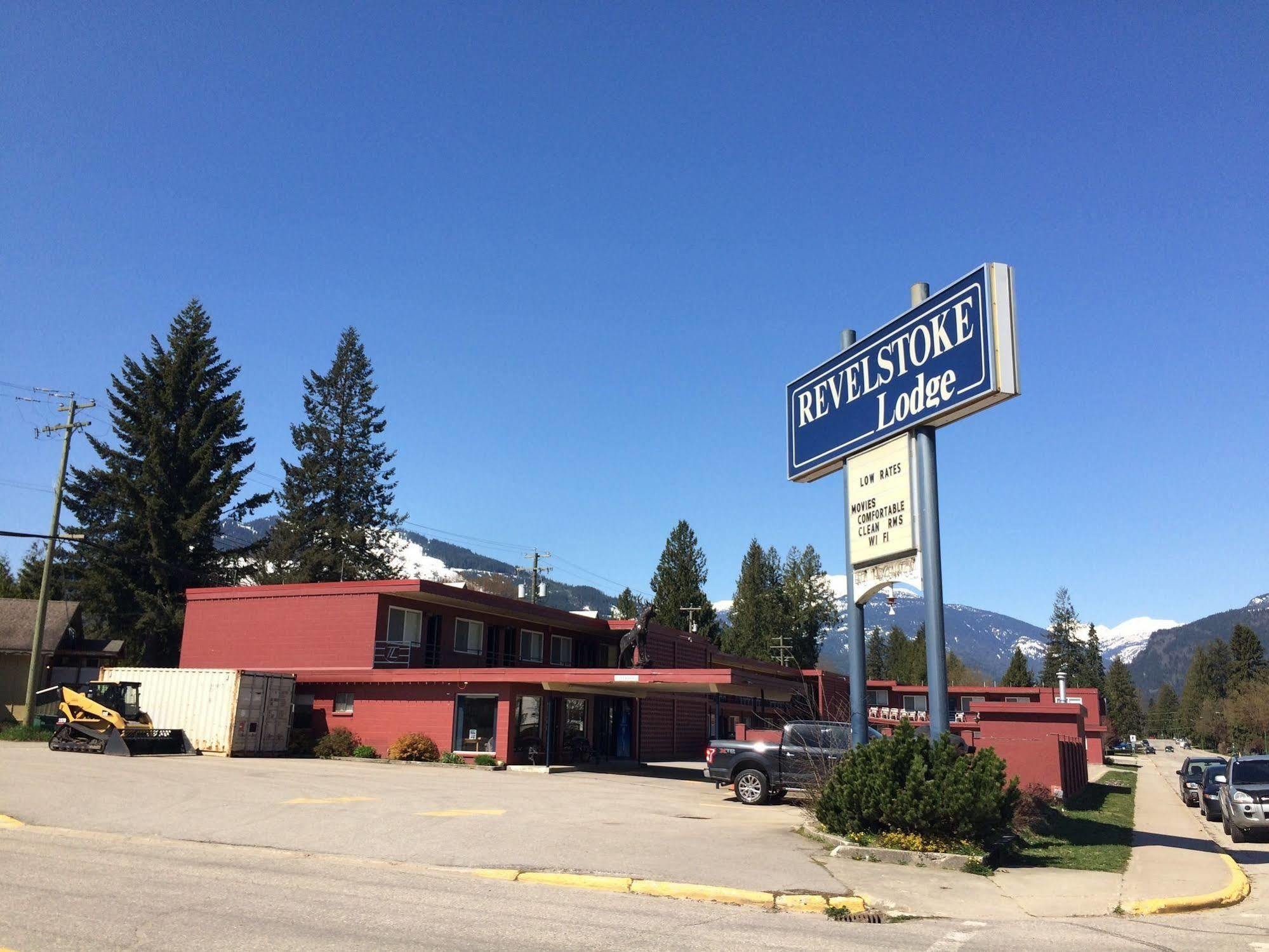 Revelstoke Lodge Exterior photo
