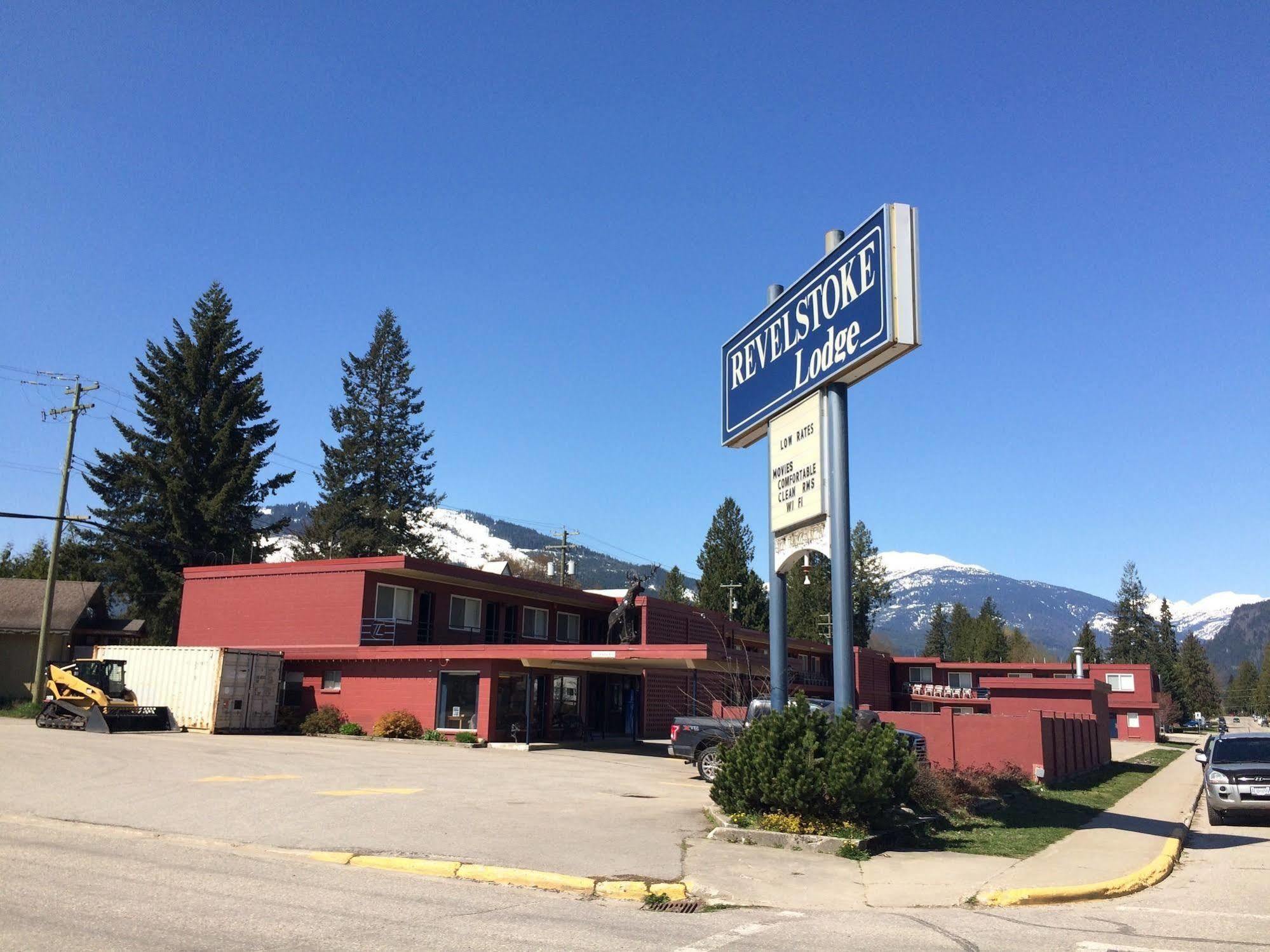 Revelstoke Lodge Exterior photo